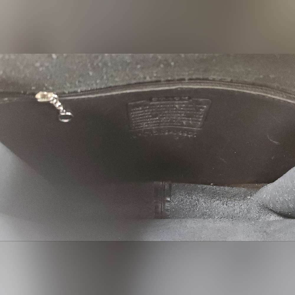 Coach Classic Willis Bag - Picture 15 of 16
